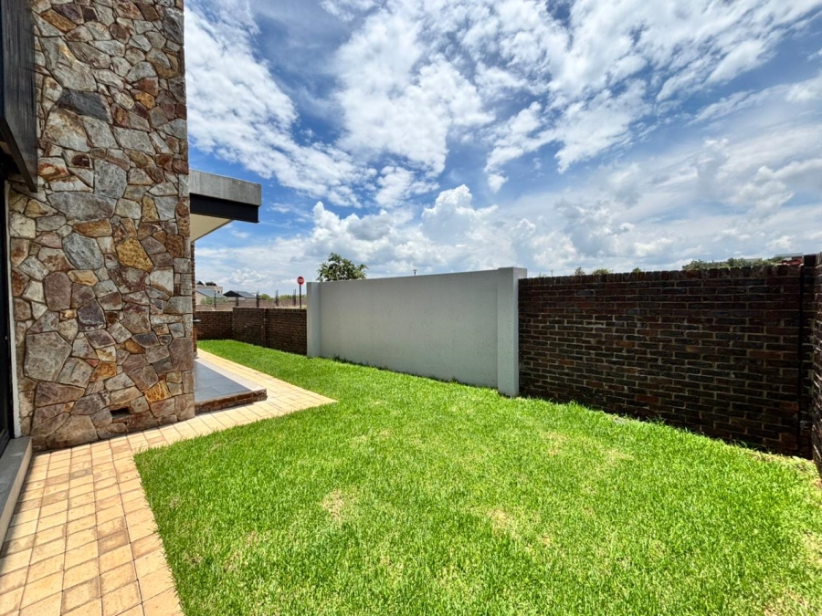 To Let 3 Bedroom Property for Rent in Helderzicht Eco Estate North West